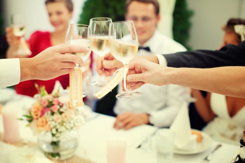 Тосты на свадьбу – 34 красивых и коротких тостов для друга и подруги